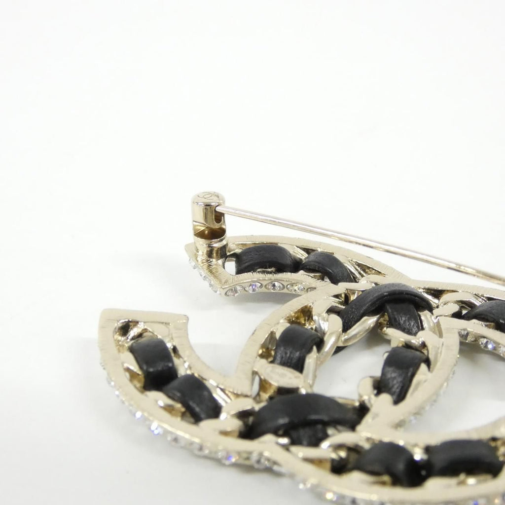 Chanel Brooch Gold — view 3