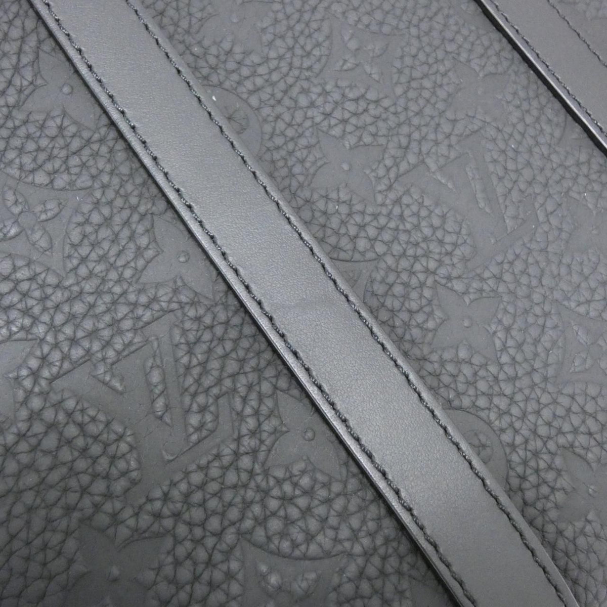 Louis Vuitton Taurillon Monogram Sac Plat Cross Bag — view 3