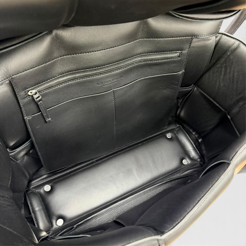 Bottega Veneta Padded Large Arco Handbag Leather Black — view 6