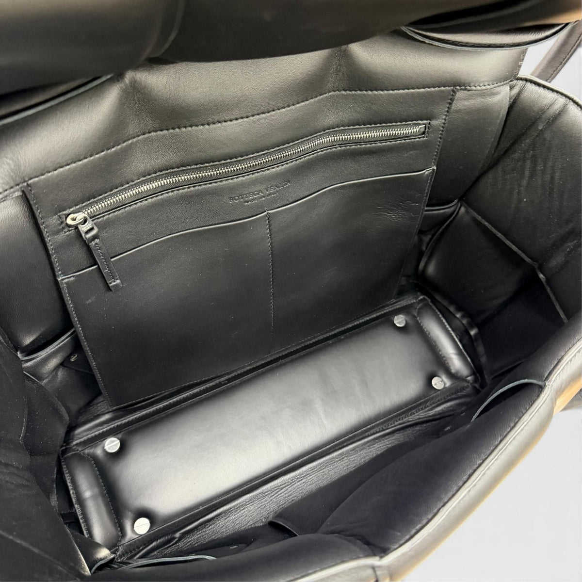 Bottega Veneta Padded Large Arco Handbag Leather Black — view 6