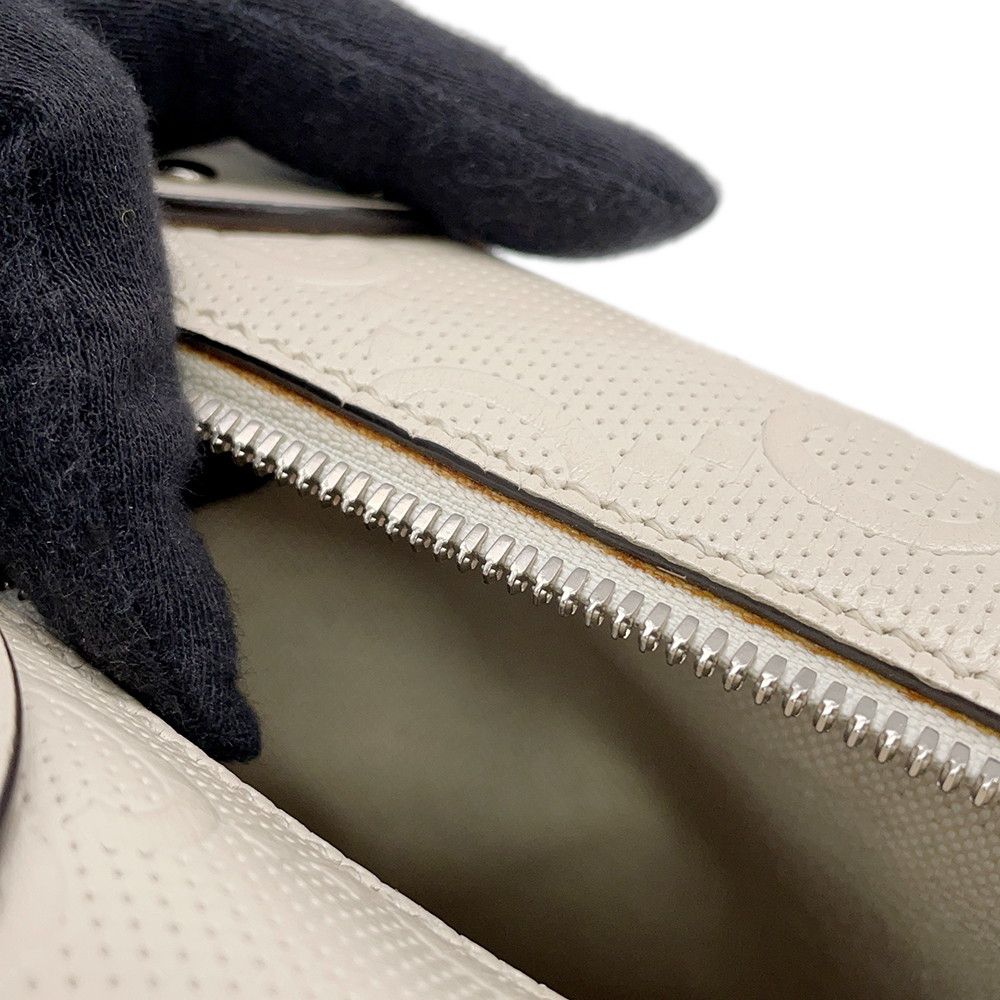 Gucci Shoulder Bag GG Embossed Leather White — view 8