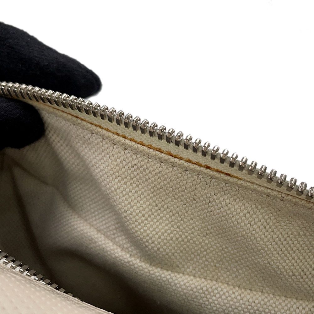 Gucci Shoulder Bag GG Embossed Leather White — view 7