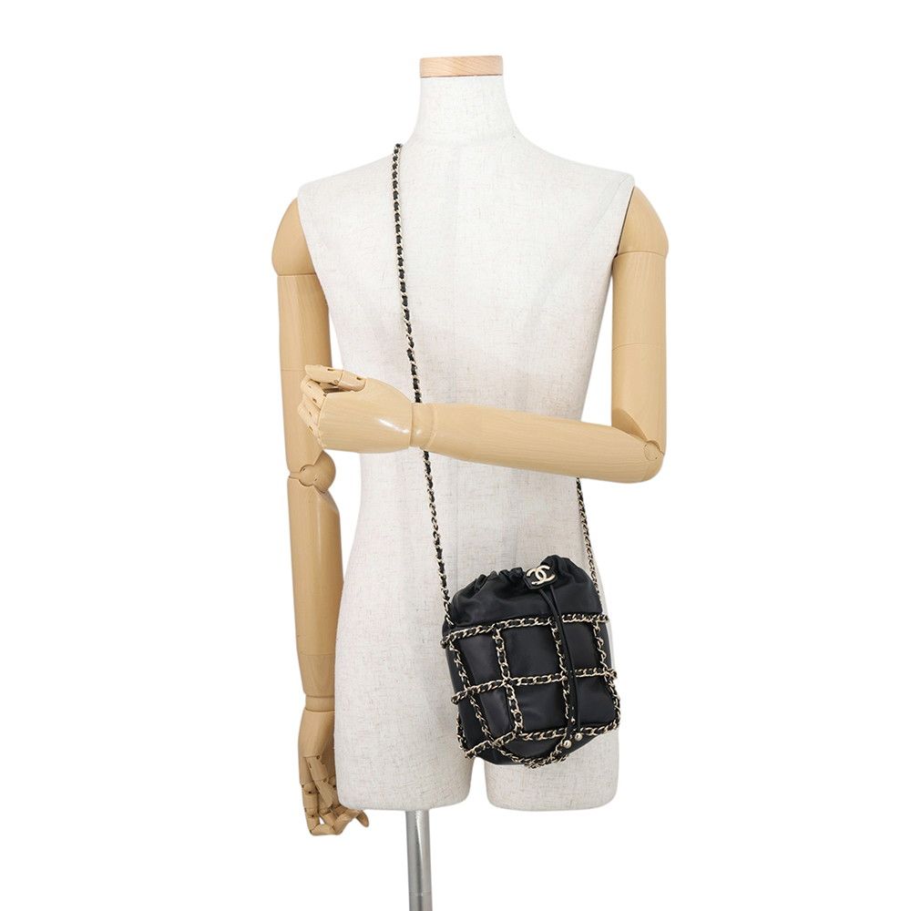 Chanel Chain Shoulder Bag CC Logo Lambskin Black — view 4