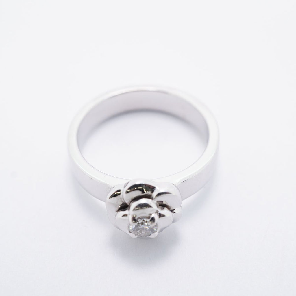 Chanel Ring Camellia White Gold Diamond — view 3