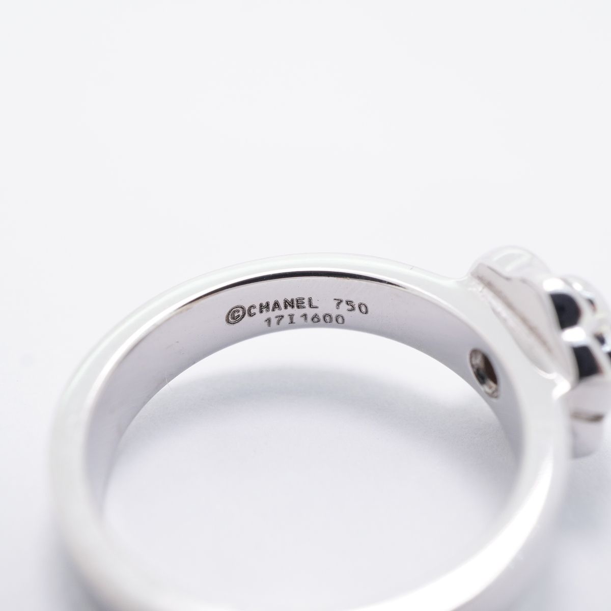 Chanel Ring Camellia White Gold Diamond — view 4