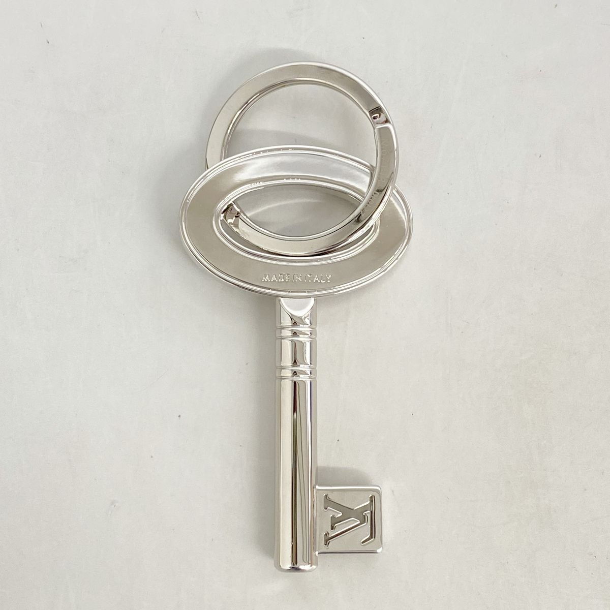 Louis Vuitton Key Holder Charm Porte Cles Travel Key Silver — view 4