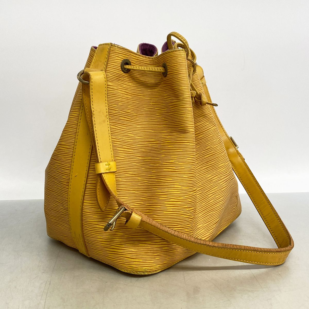 Louis Vuitton Shoulder Bag Epi Petit Noe Jaune — view 2
