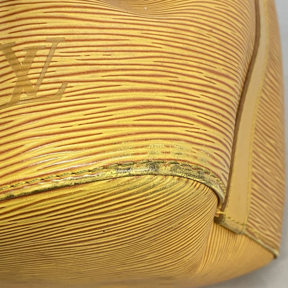 Louis Vuitton Shoulder Bag Epi Petit Noe Jaune — view 6