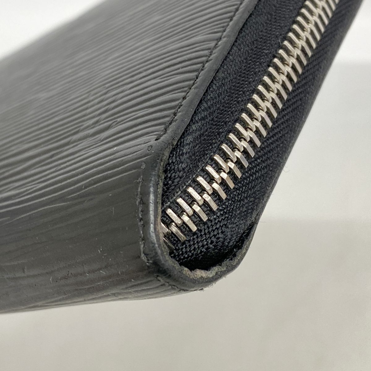 Louis Vuitton Wallet Epi Zippy Noir — view 5