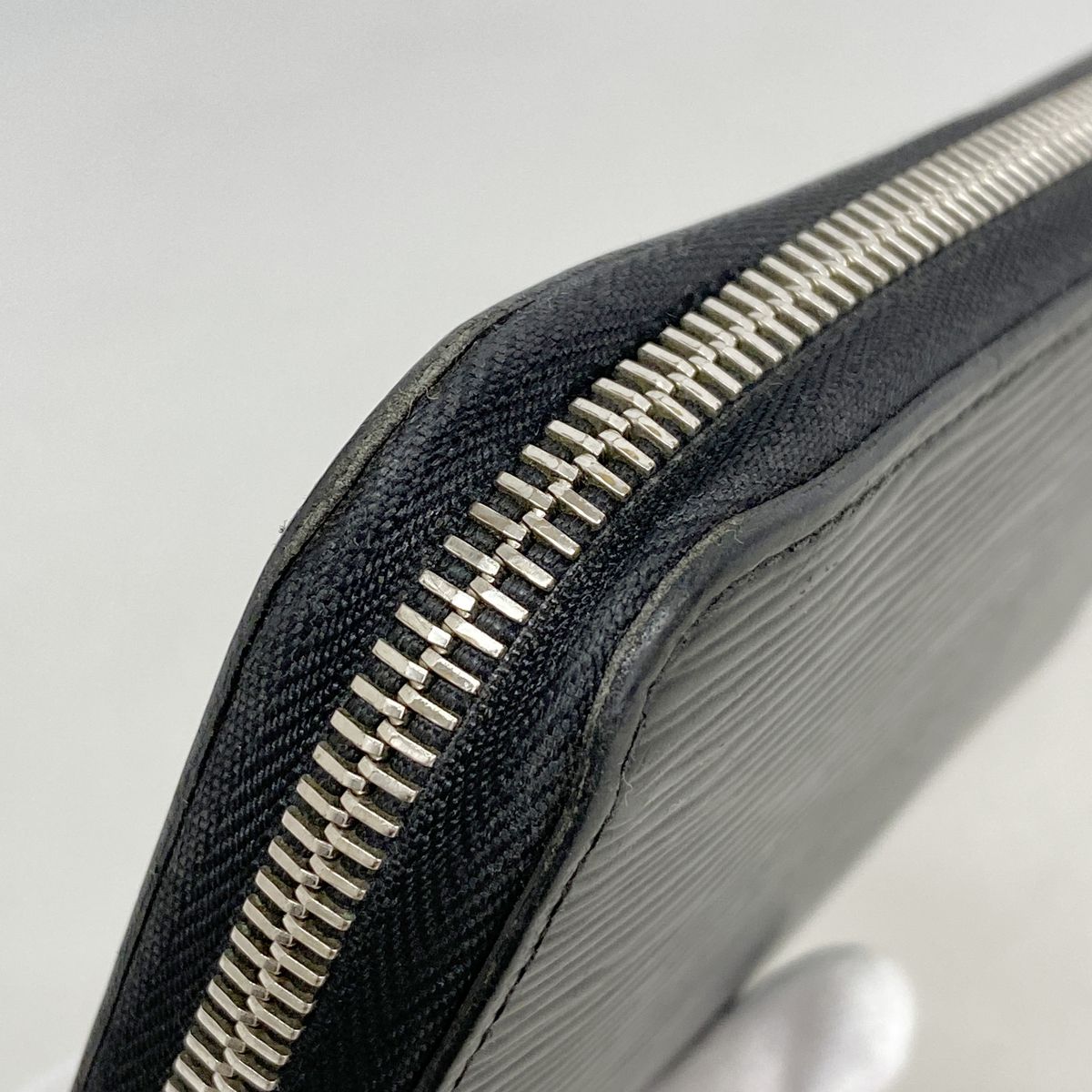 Louis Vuitton Wallet Epi Zippy Noir — view 7