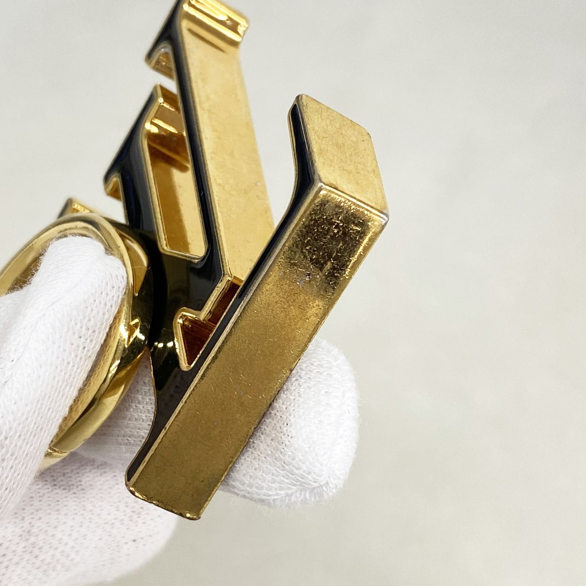 Louis Vuitton Key Holder Charm Fleur de Monogram Gold Multicolor — view 4