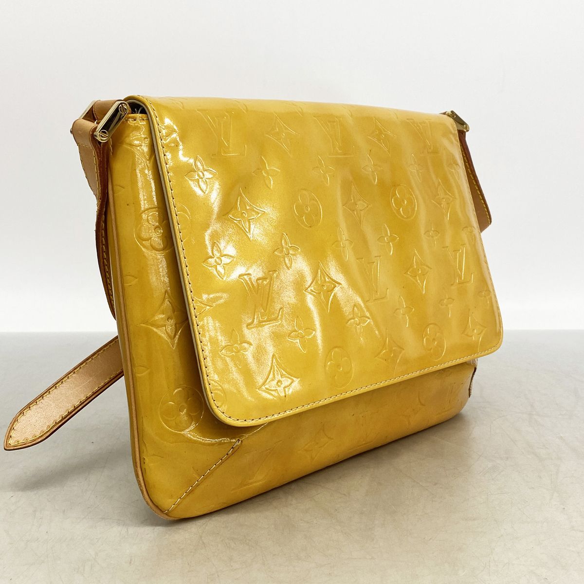Louis Vuitton Shoulder Bag Vernis Thompson Street Beige — view 2