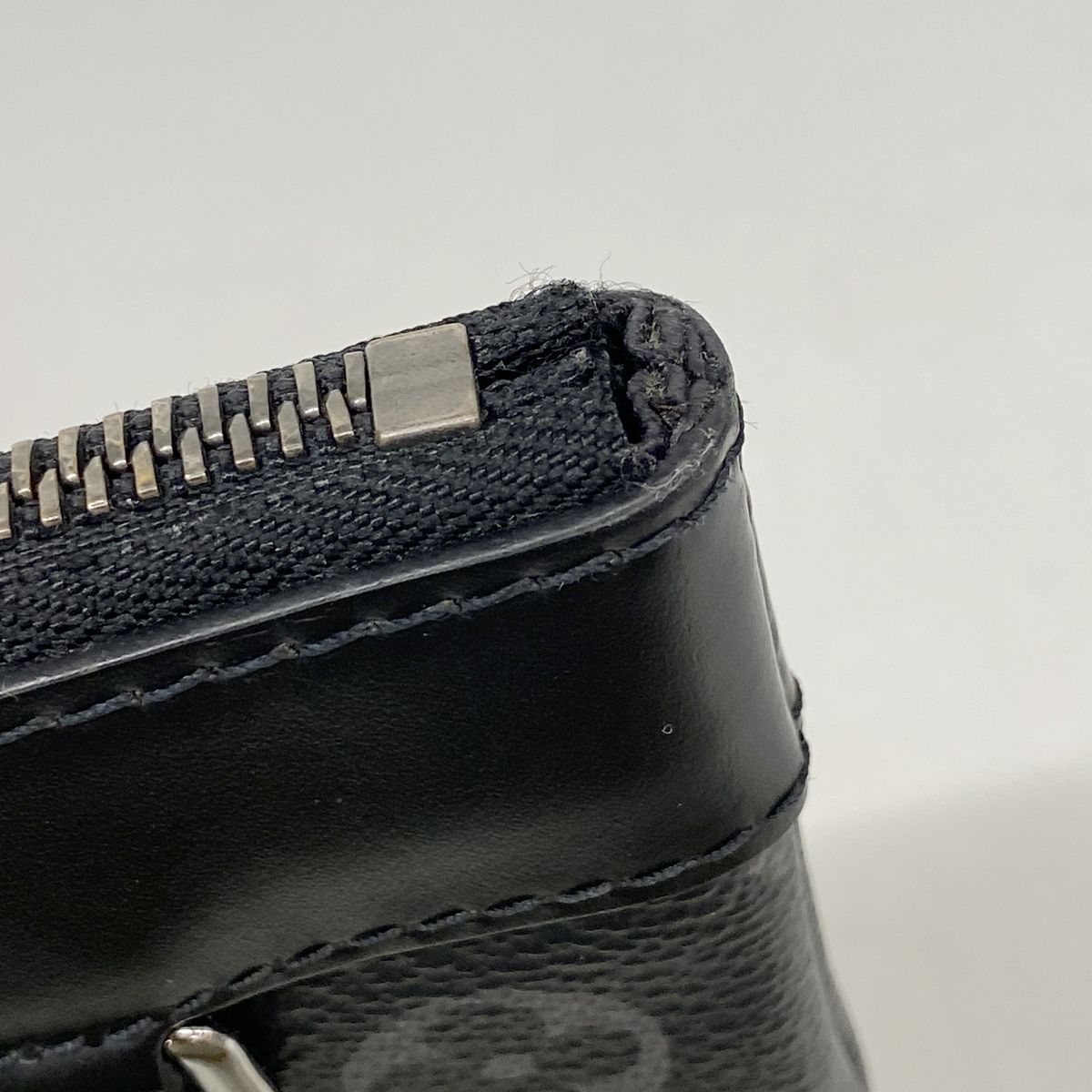 Louis Vuitton Clutch Monogram Eclipse Pochette Discovery Black — view 7
