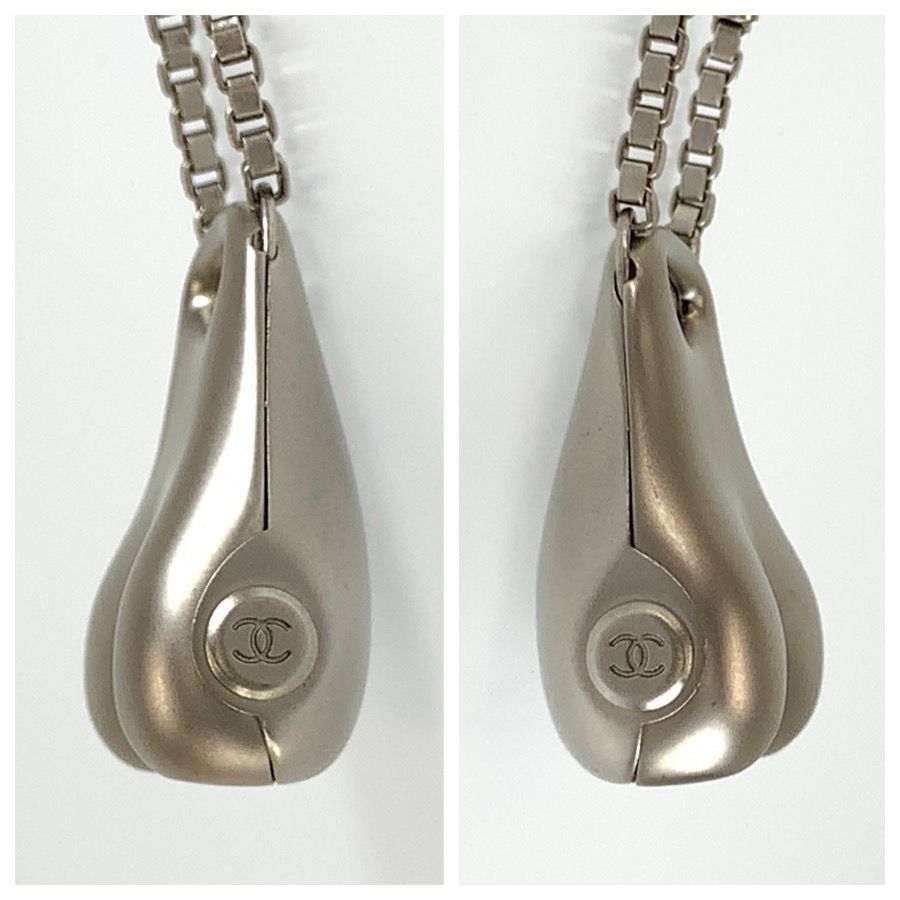 Chanel Hip Bag Silver Metal Key Holder Bag Charm — view 3