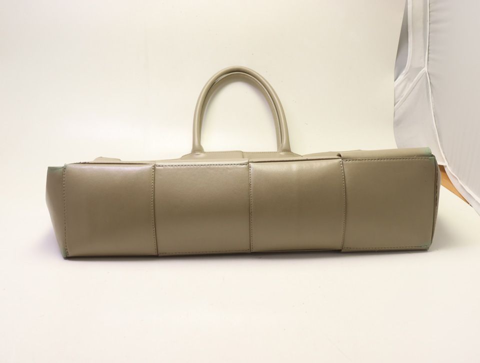 Bottega Veneta Arco Tote Bag Large Leather — view 3