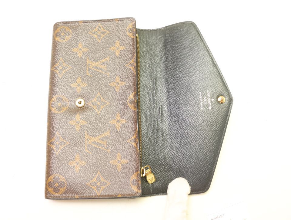 Louis Vuitton Portefeuille Sarah Monogram Reverse Bifold Wallet — view 4
