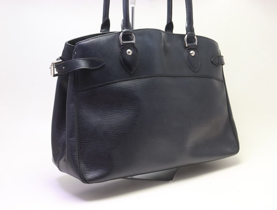 Louis Vuitton Epi Passy Handbag — view 4