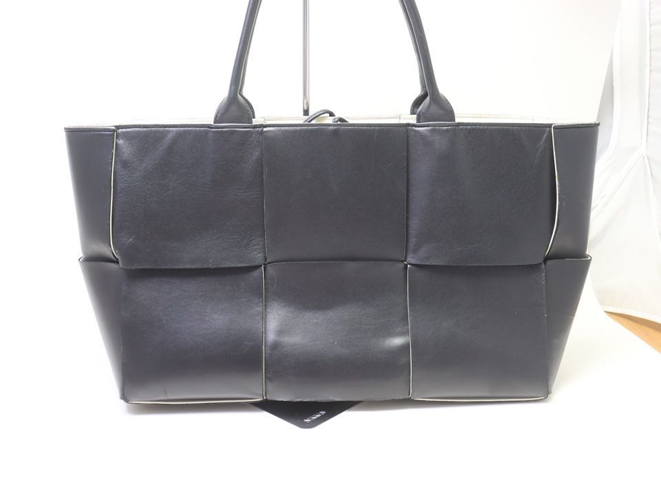 Bottega Veneta Arco Tote Bag Small Leather — view 2
