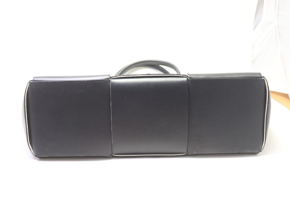 Bottega Veneta Arco Tote Bag Small Leather — view 3