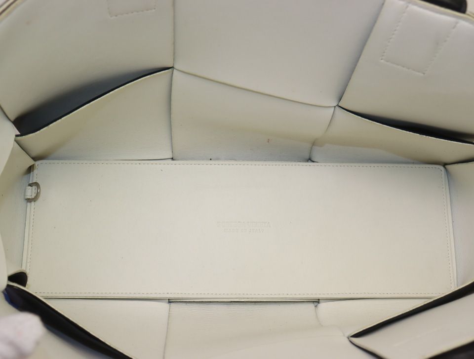 Bottega Veneta Arco Tote Bag Small Leather — view 7