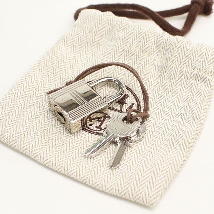 Hermes Picotin Lock PM Handbag Taurillon Clemence Bamboo — view 8