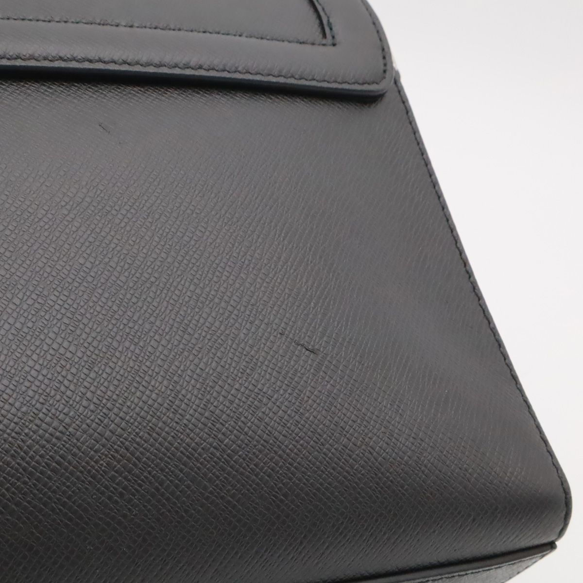 Louis Vuitton Taiga New Flap Messenger Shoulder Bag Crossbody Leather Noir — view 8