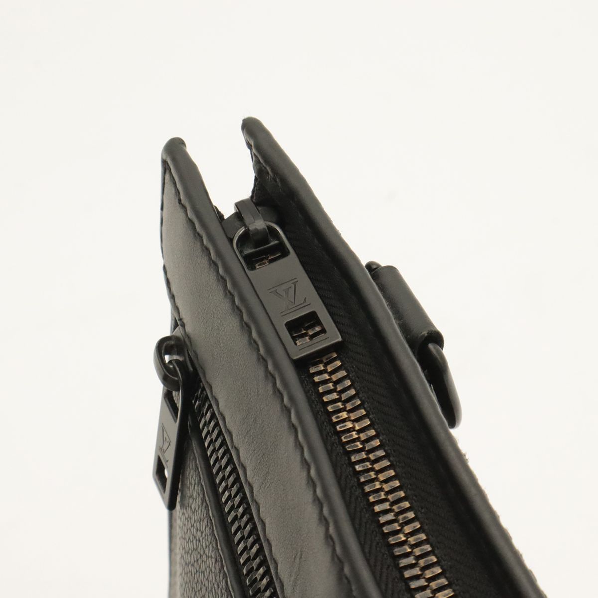 Louis Vuitton LV Aerogram Messenger Voyage Shoulder Bag Crossbody Noir Black — view 5