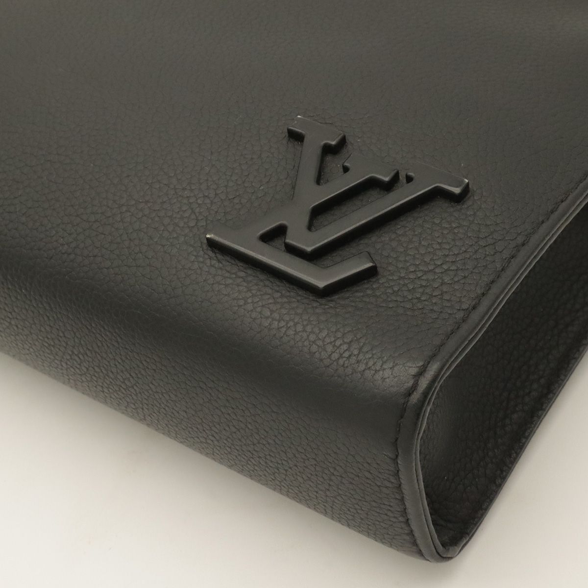 Louis Vuitton LV Aerogram Messenger Voyage Shoulder Bag Crossbody Noir Black — view 3