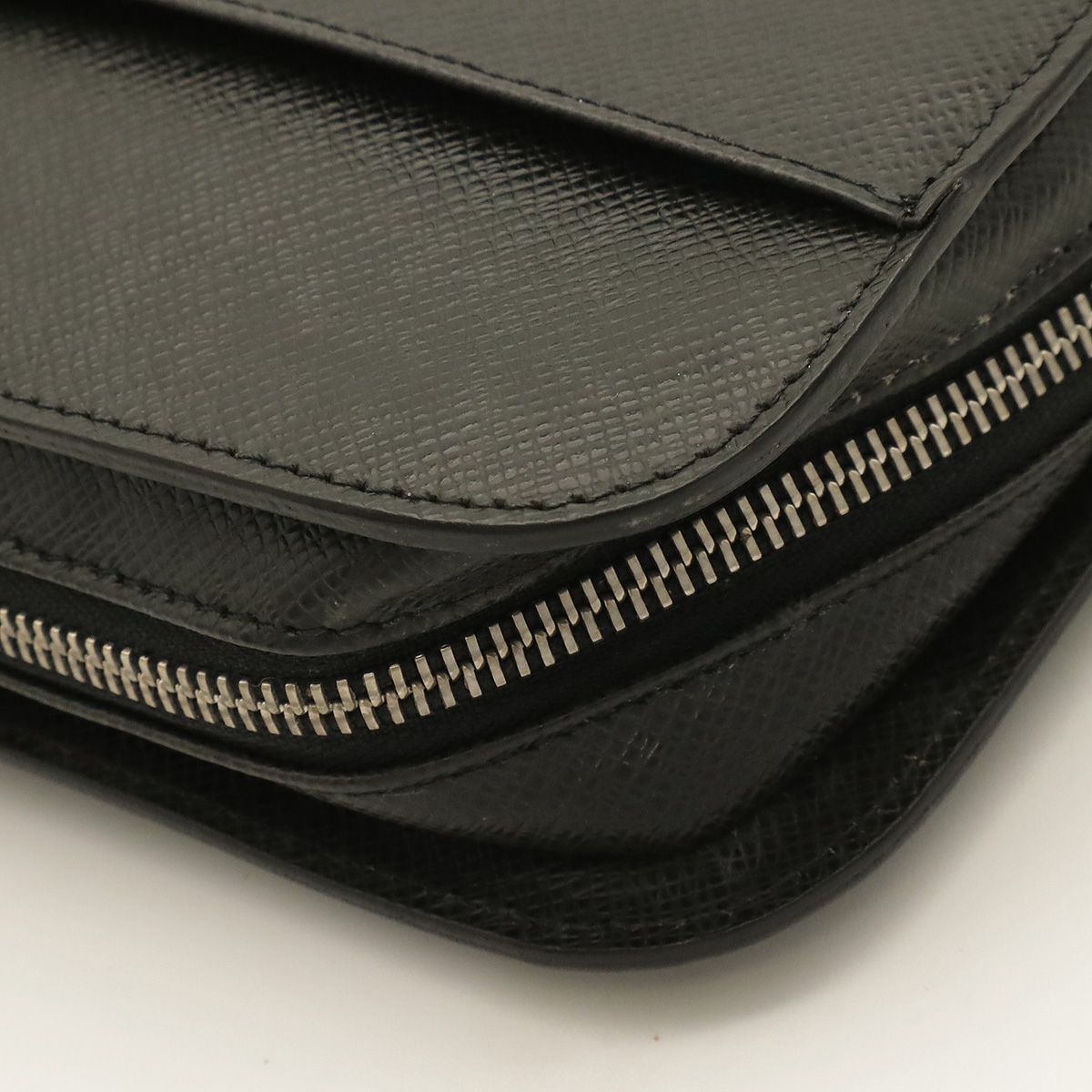 Louis Vuitton Taiga Baikal Clutch Handbag Ardoise Black — view 3