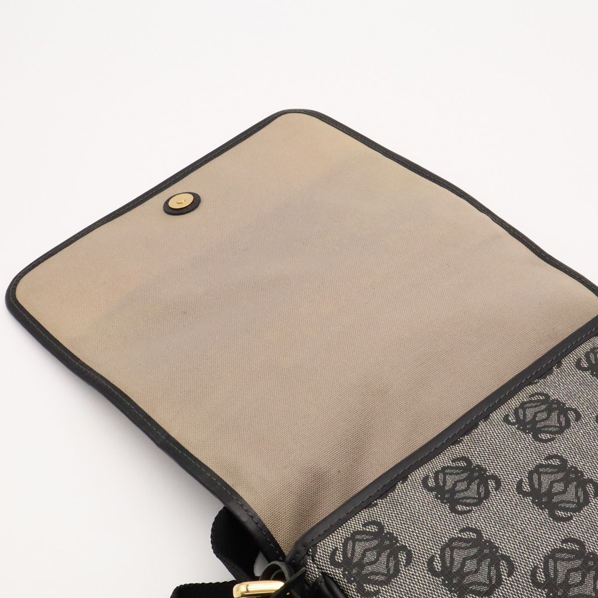 Loewe Repeat Anagram Flap Shoulder Bag Crossbody Leather Black Gold — view 7