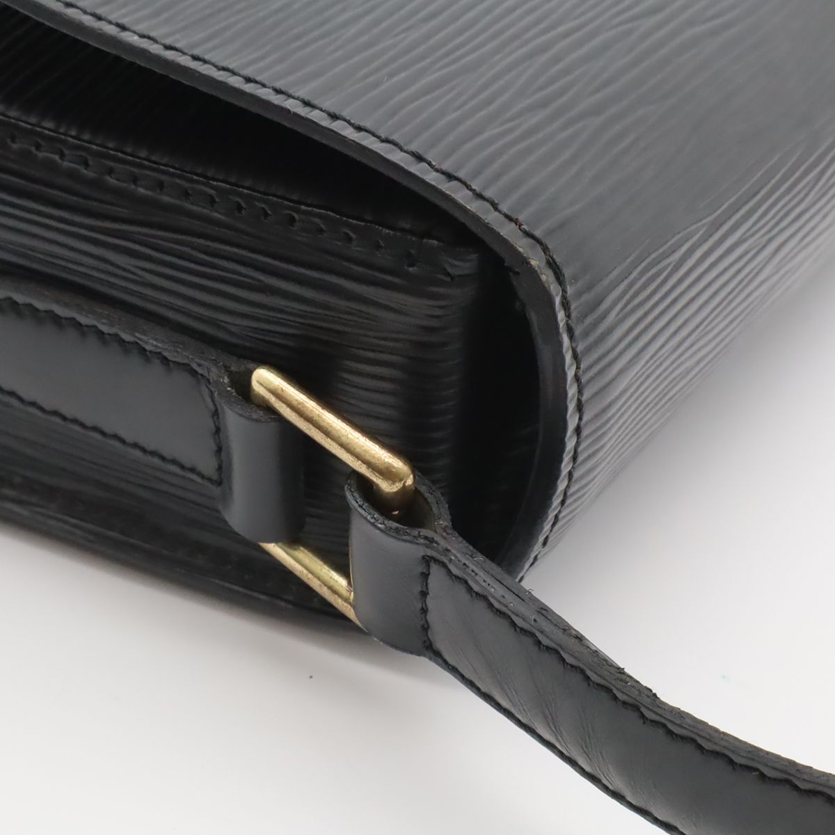 Louis Vuitton Epi Saint-cloud Shoulder Bag Pochette Crossbody Leather Noir — view 8