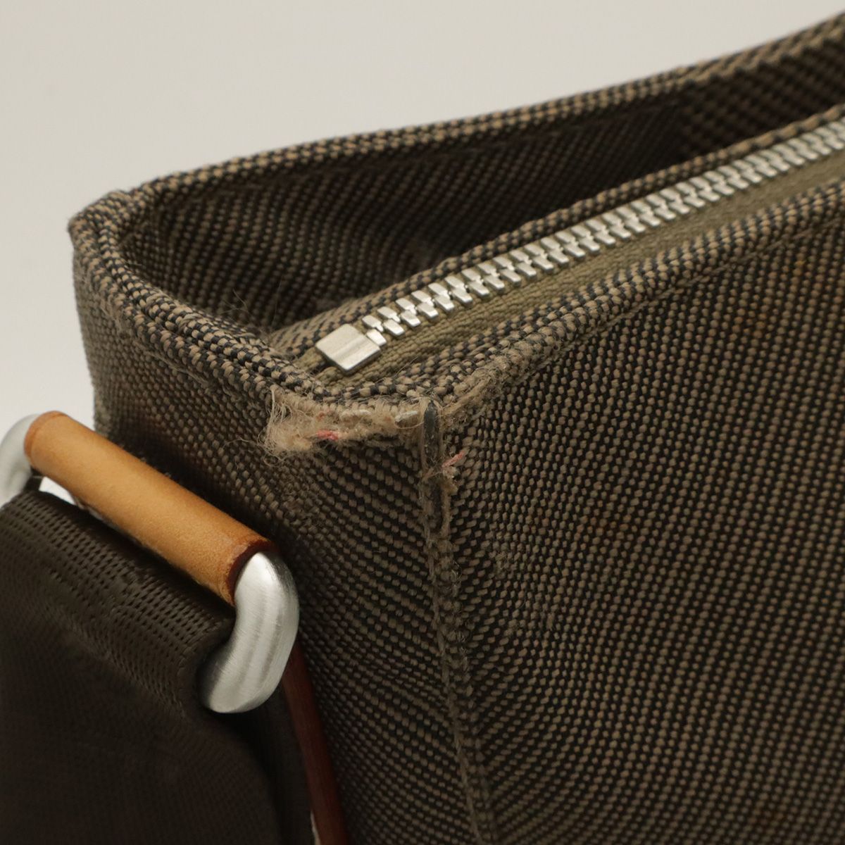 Louis Vuitton Damier Geant Companion Shoulder Bag Crossbody Tail Khaki — view 4