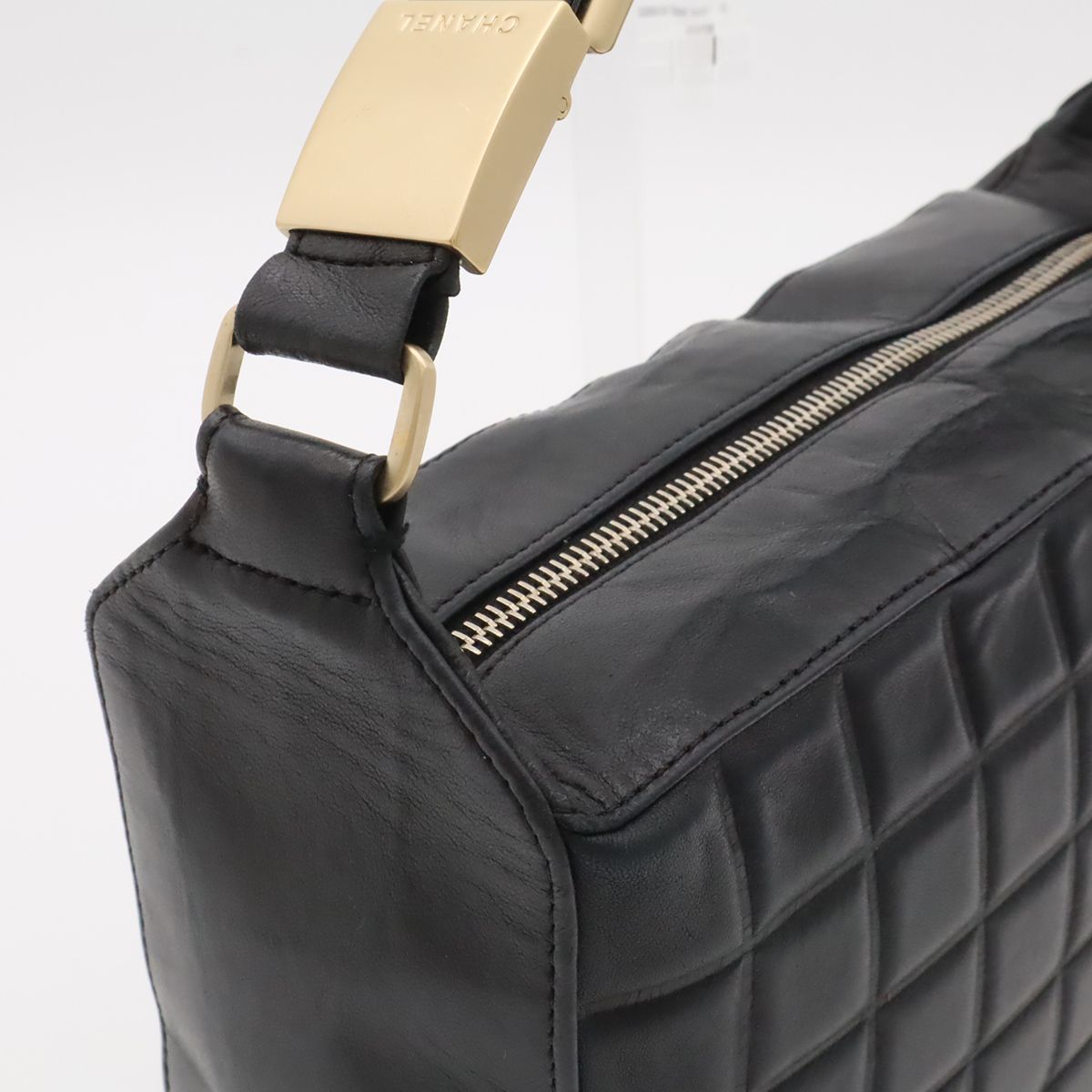 Chanel Choco Bar Shoulder Bag Lambskin Leather Black Gold — view 5