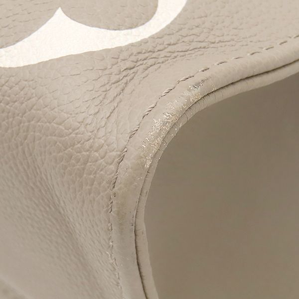 Louis Vuitton Tote Bag On The Go MM Monogram Empreinte Bicolor Tourterelle Cream — view 4