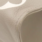 Louis Vuitton Tote Bag On The Go MM Monogram Empreinte Bicolor Tourterelle Cream — view 4