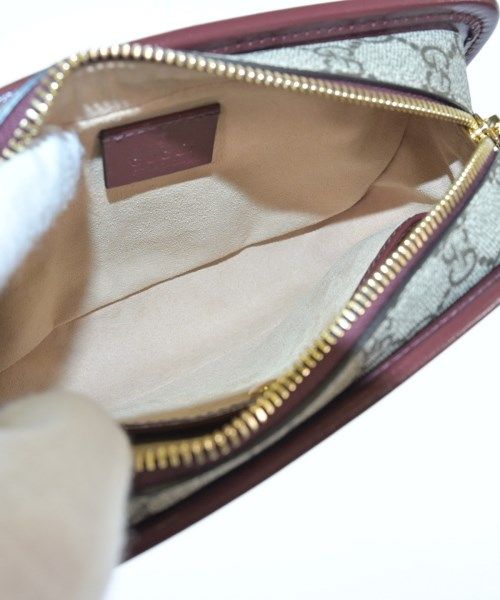 Gucci GG Supreme Clutch — view 3