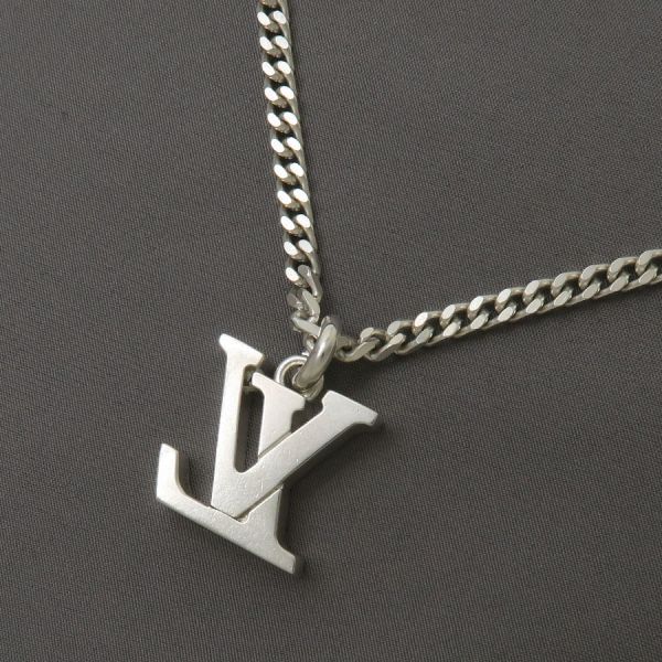 Louis Vuitton Pendant LV Spike — view 4