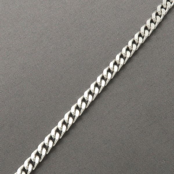 Louis Vuitton Pendant LV Spike — view 6