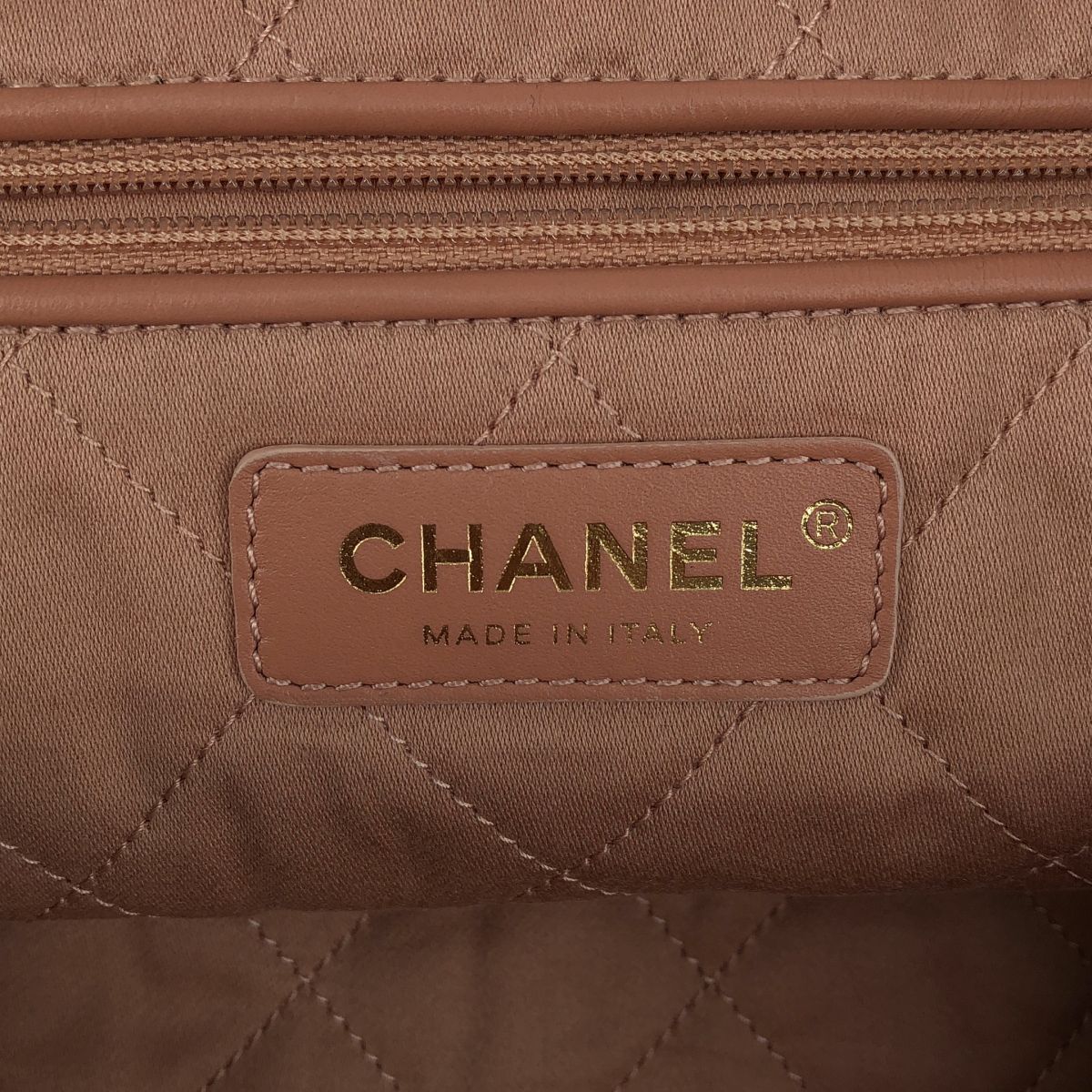 Chanel 22 Leather Chain Shoulder Bag Metallic Pink — view 4