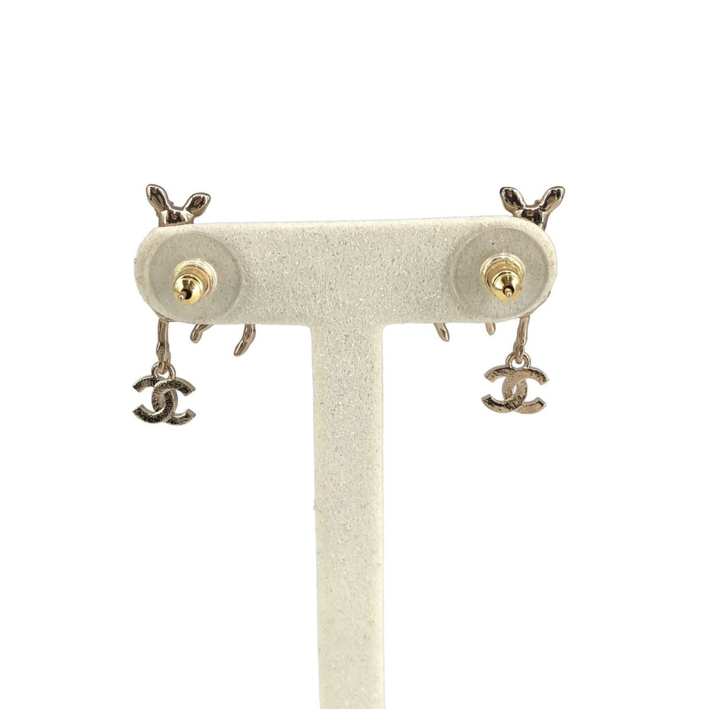 Chanel 25P Bambi CC Logo Earrings Gold — view 7