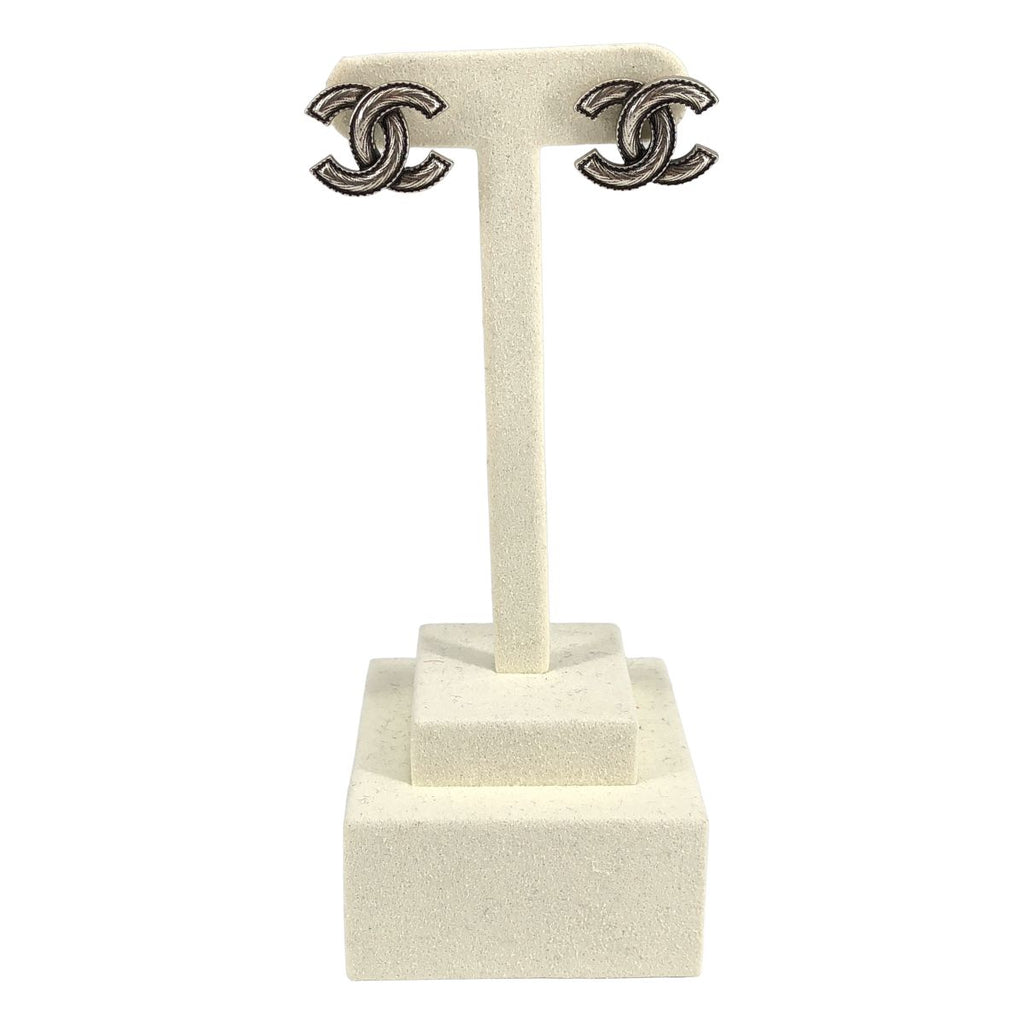Chanel Metallic CC Logo Earrings Silver — view 2