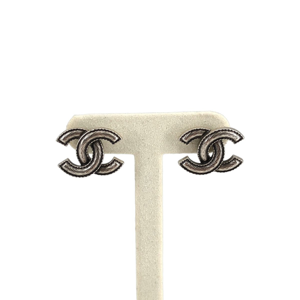 Chanel Metallic CC Logo Earrings Silver — view 3