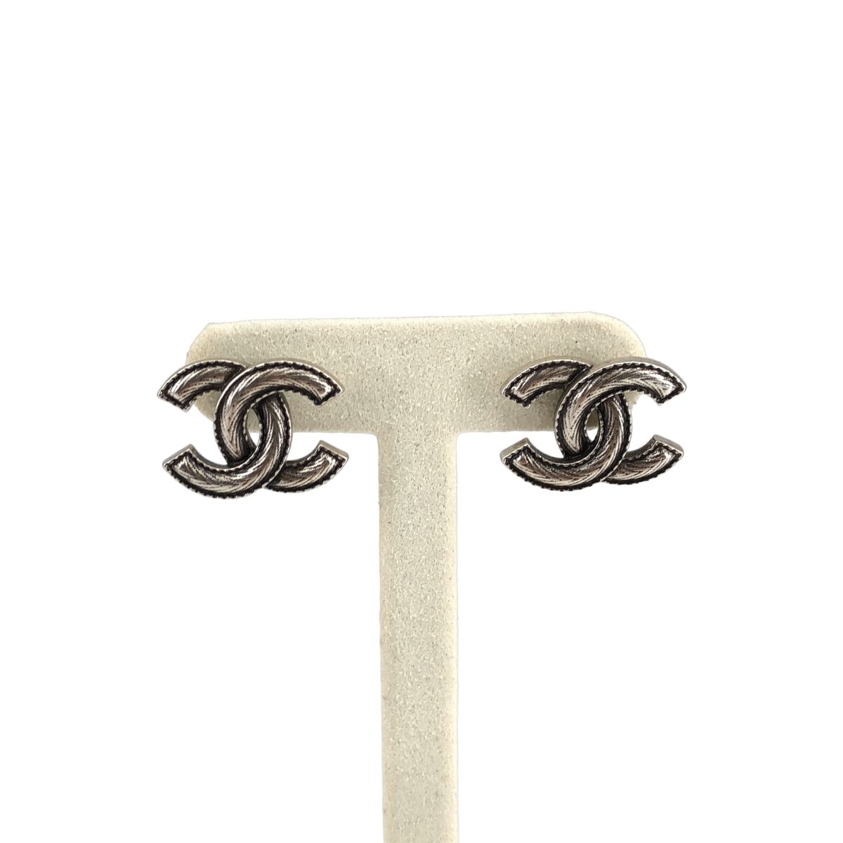 Chanel Metallic CC Logo Earrings Silver — view 3