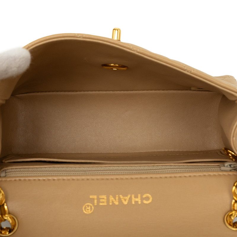 Chanel Quilted CC Logo Chain Shoulder Bag Beige Gold Lambskin — view 4