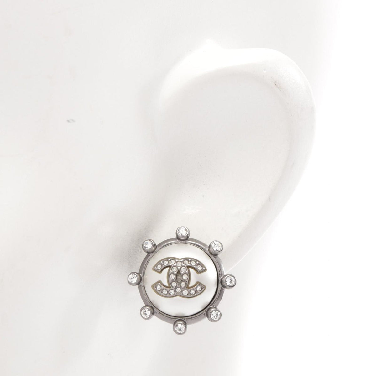 Chanel Earrings CC Logo Round — view 4