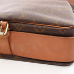 Louis Vuitton Shoulder Bag Cartouchiere GM Leather — view 7