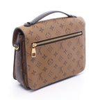Louis Vuitton Handbag Pochette Metis MM Leather — view 2