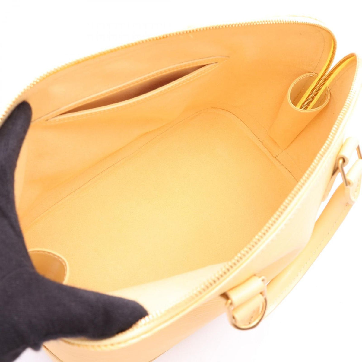 Louis Vuitton Handbag Alma Vanilla Leather — view 3