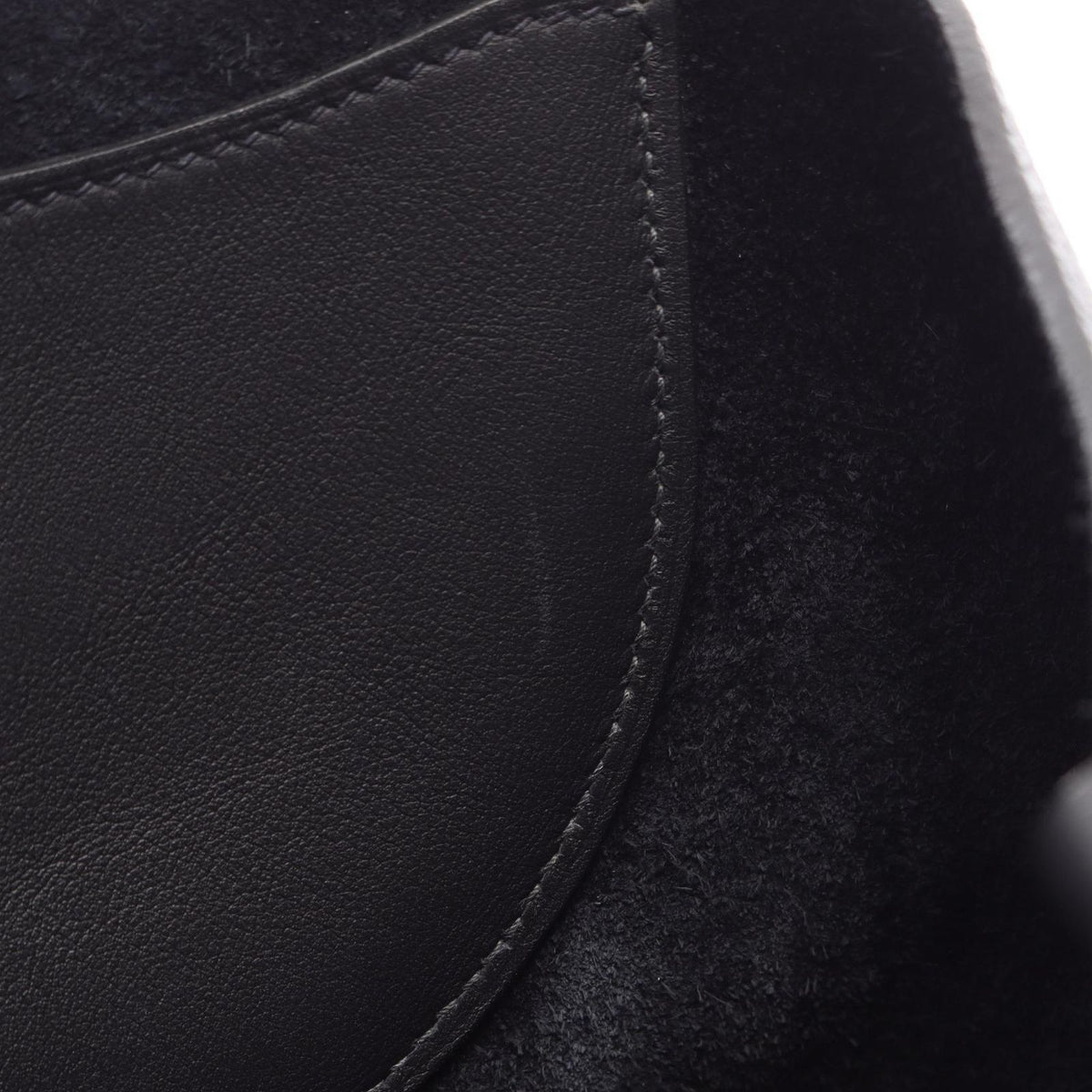 Hermes Handbag in the Loop 23 Canvas — view 6