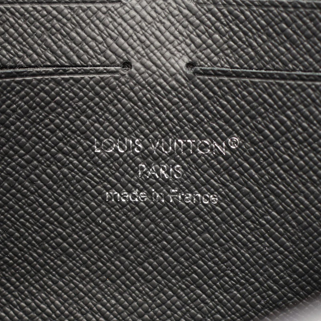 Louis Vuitton Clutch Pochette Voyage Noir Leather — view 4
